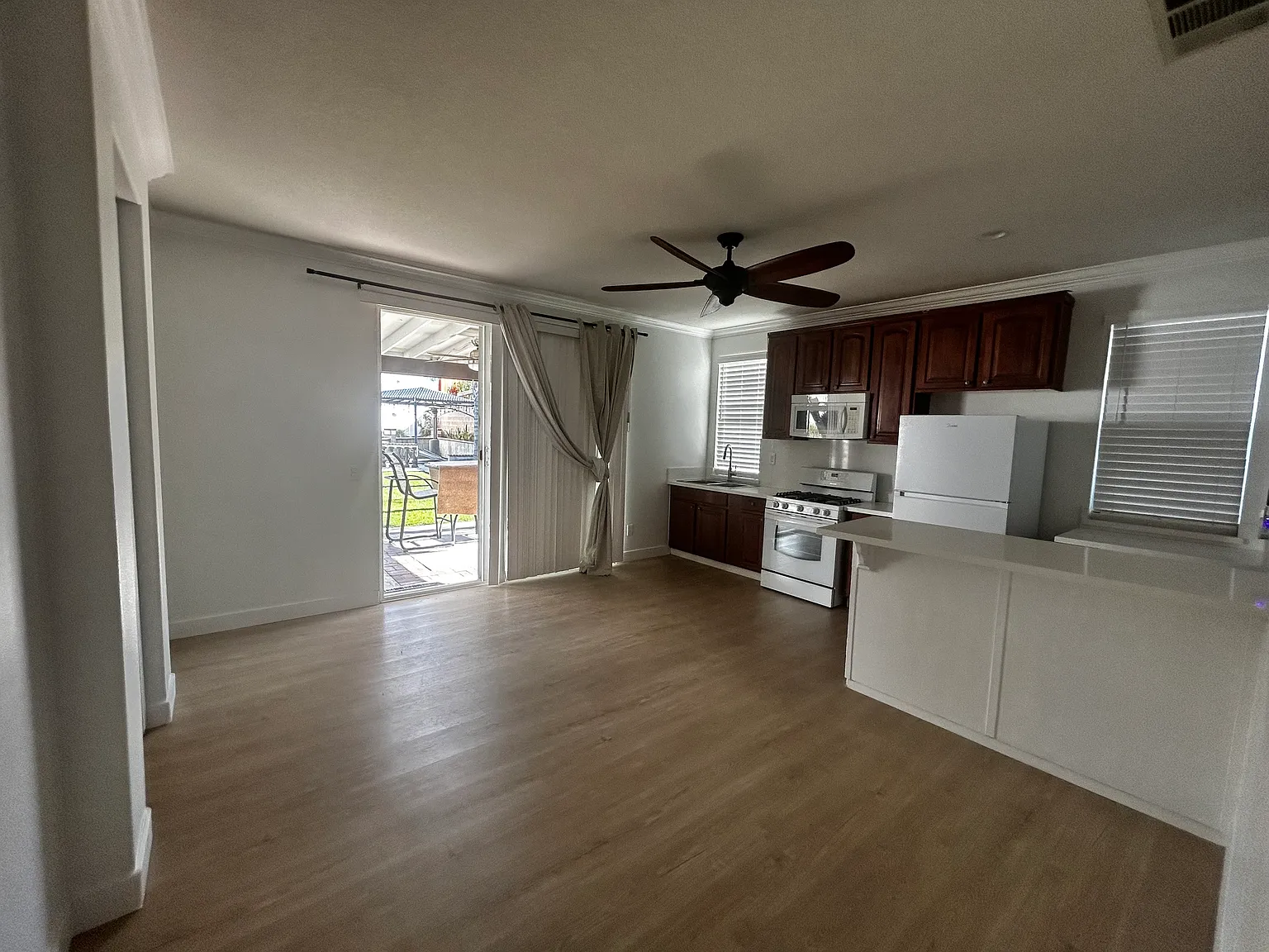 1 bed, 1000 sqft, $1,900 — Photo 1