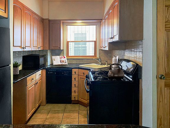 3rd image of 71-06 Loubet St