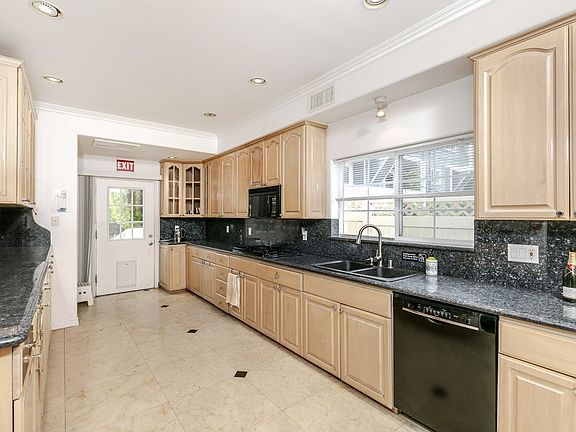 3rd image of 4343 Shadyglade Ave