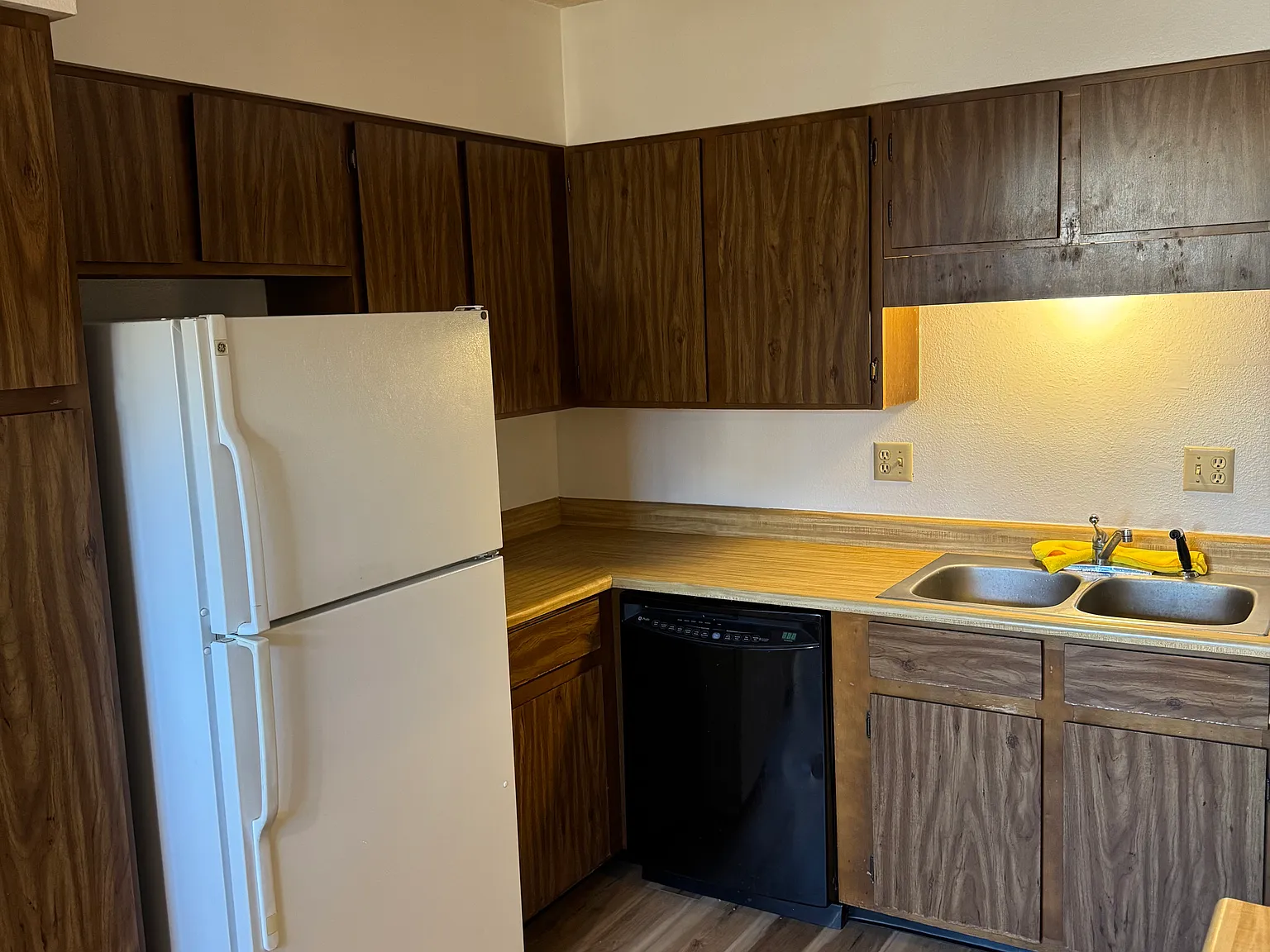 2 bed, 850 sqft, $1,400 — Photo 2