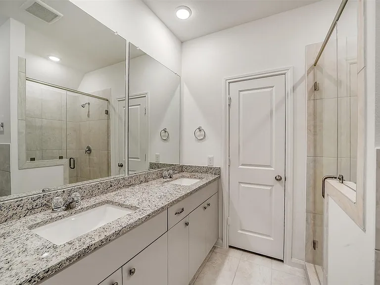 11928 Lakewood West Dr — Photo 13