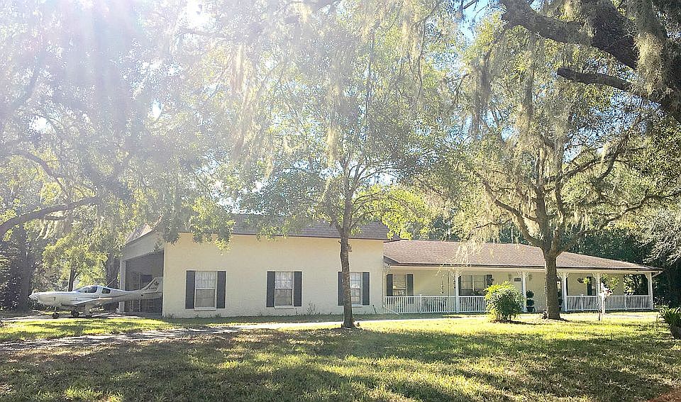 Park plane in driveway
