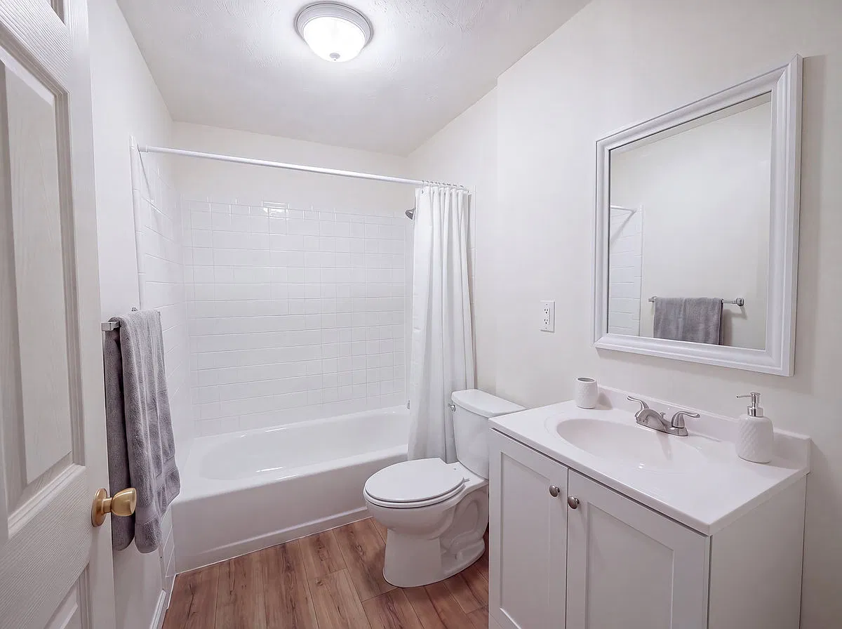4 bed, $1,400 — Photo 4