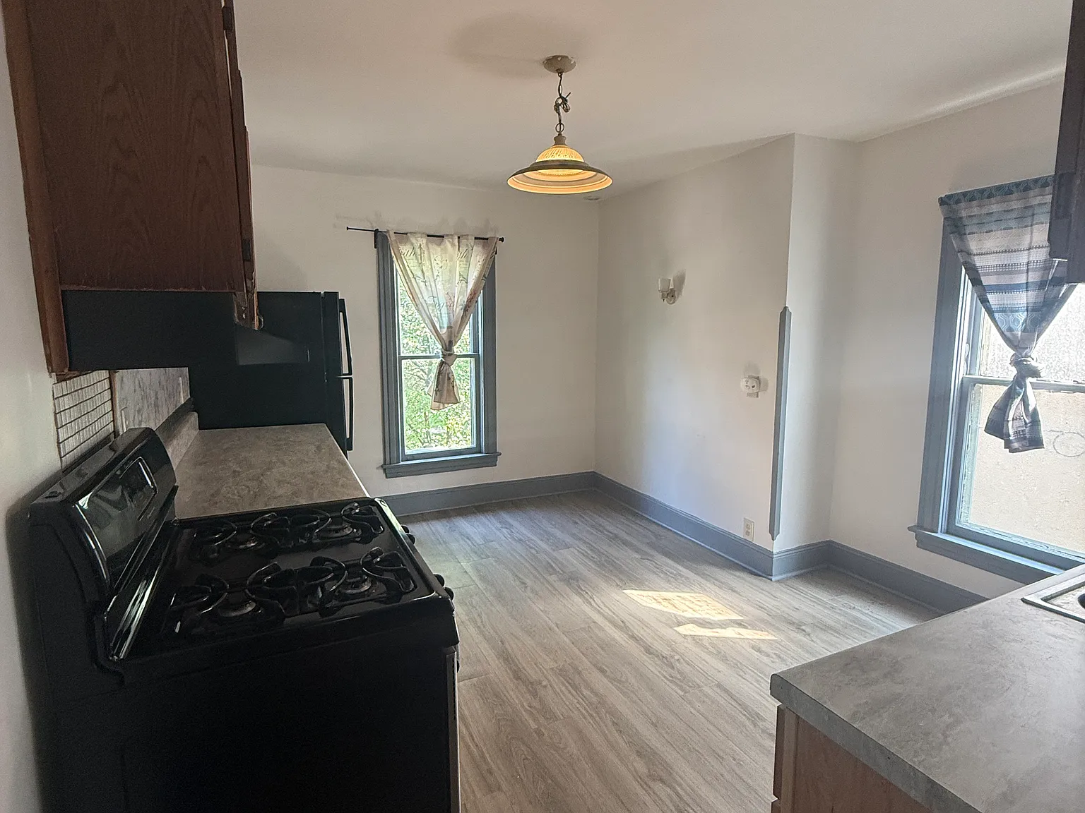 2 bed, 900 sqft, $900 — Photo 4
