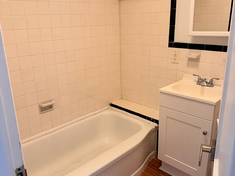 Ardmore Row Apartments — Photo 14