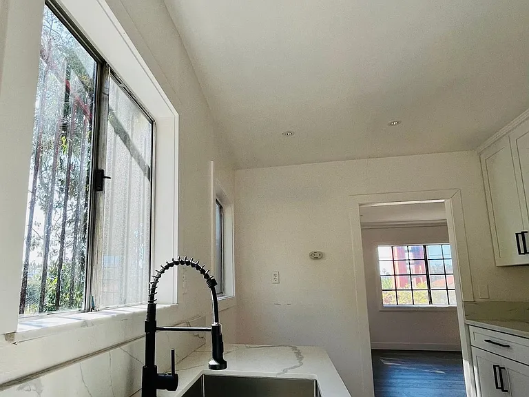 830 Laguna Ave — Photo 7