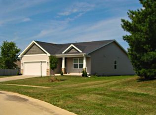 2840 Whitetail Dr, Charleston, IL 61920