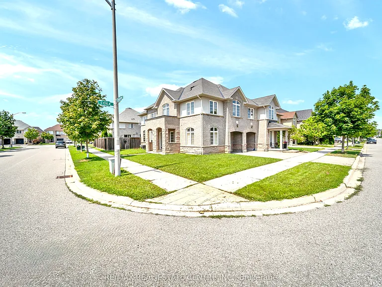 4215 Cole Cres — Photo 4