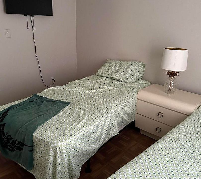 1st image of 806 NW 1st St #806