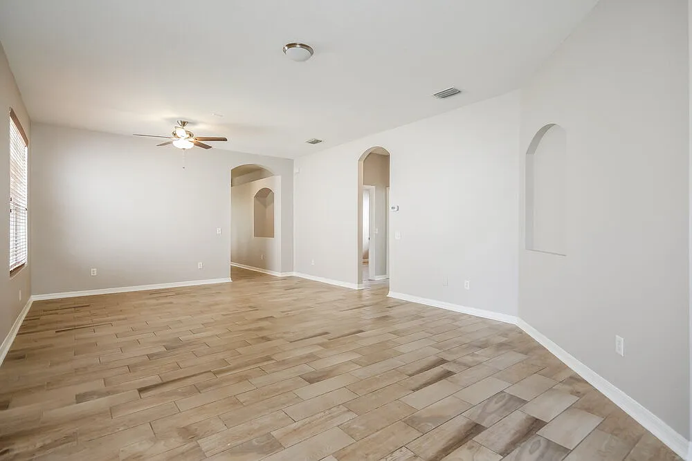 3 bed, 2.0 bath, 1592 sqft, $2,005 — Photo 3
