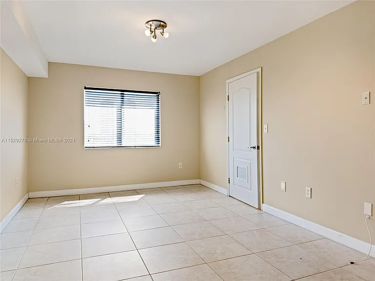 280 SW 20th Rd #702 — Photo 11
