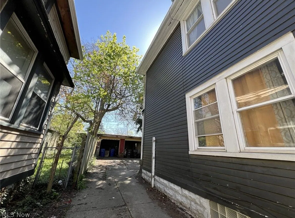 2 bed, 952 sqft, $1,000 — Photo 3