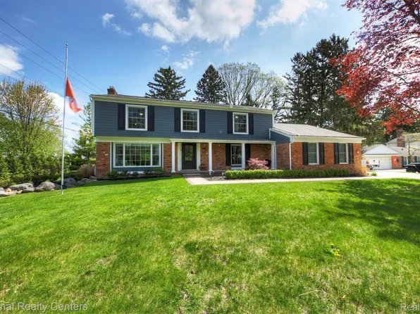 3203 E Bradford Dr, Bloomfield Hills, MI 48301