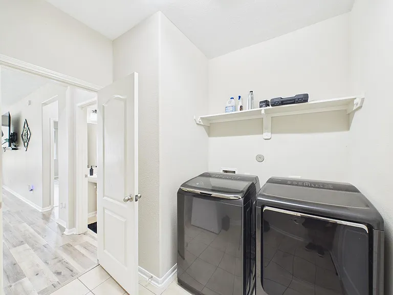 9426 Russeff Field Ln — Photo 18