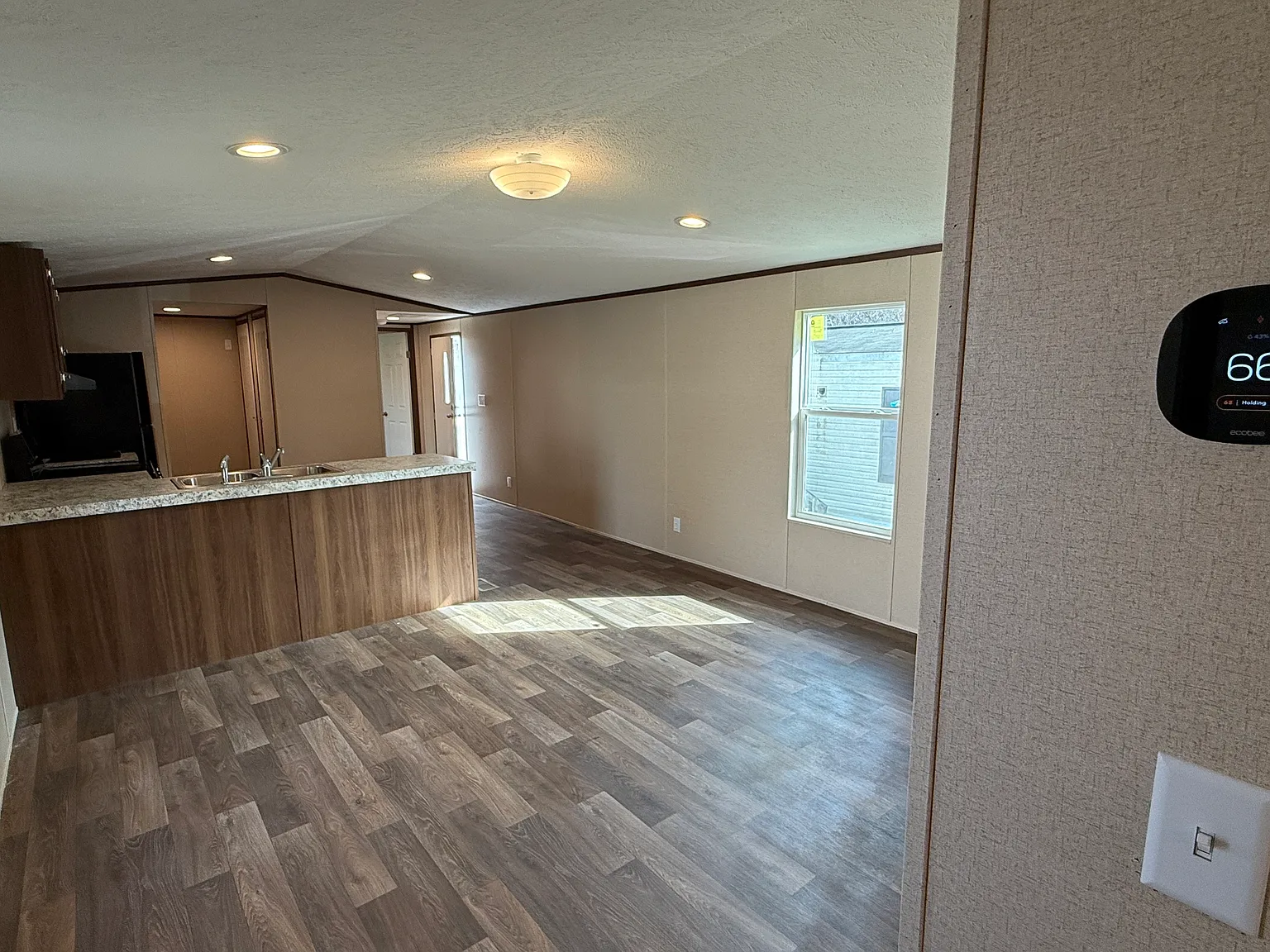 3 bed, 902 sqft, $1,050 — Photo 3