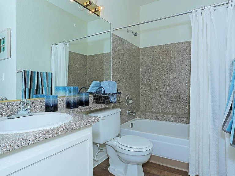 Parc West Apartments — Photo 12