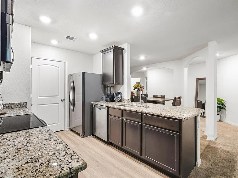 10619 Lost Maples Dr — Photo 9