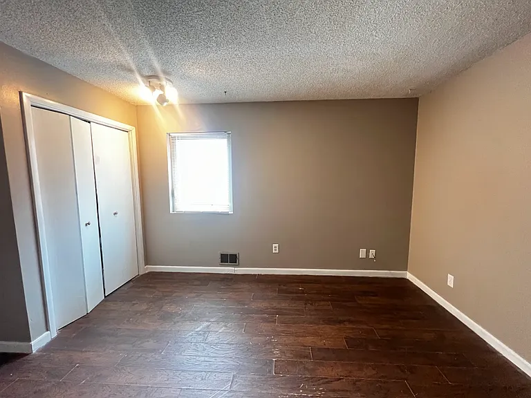 7725 Tessman Dr N — Photo 7