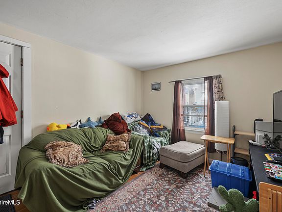 4th image of 138 Church St