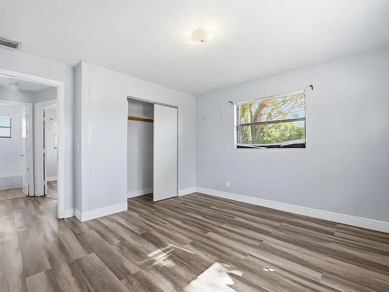 2001 A E Isaacs Ave #2007 — Photo 17
