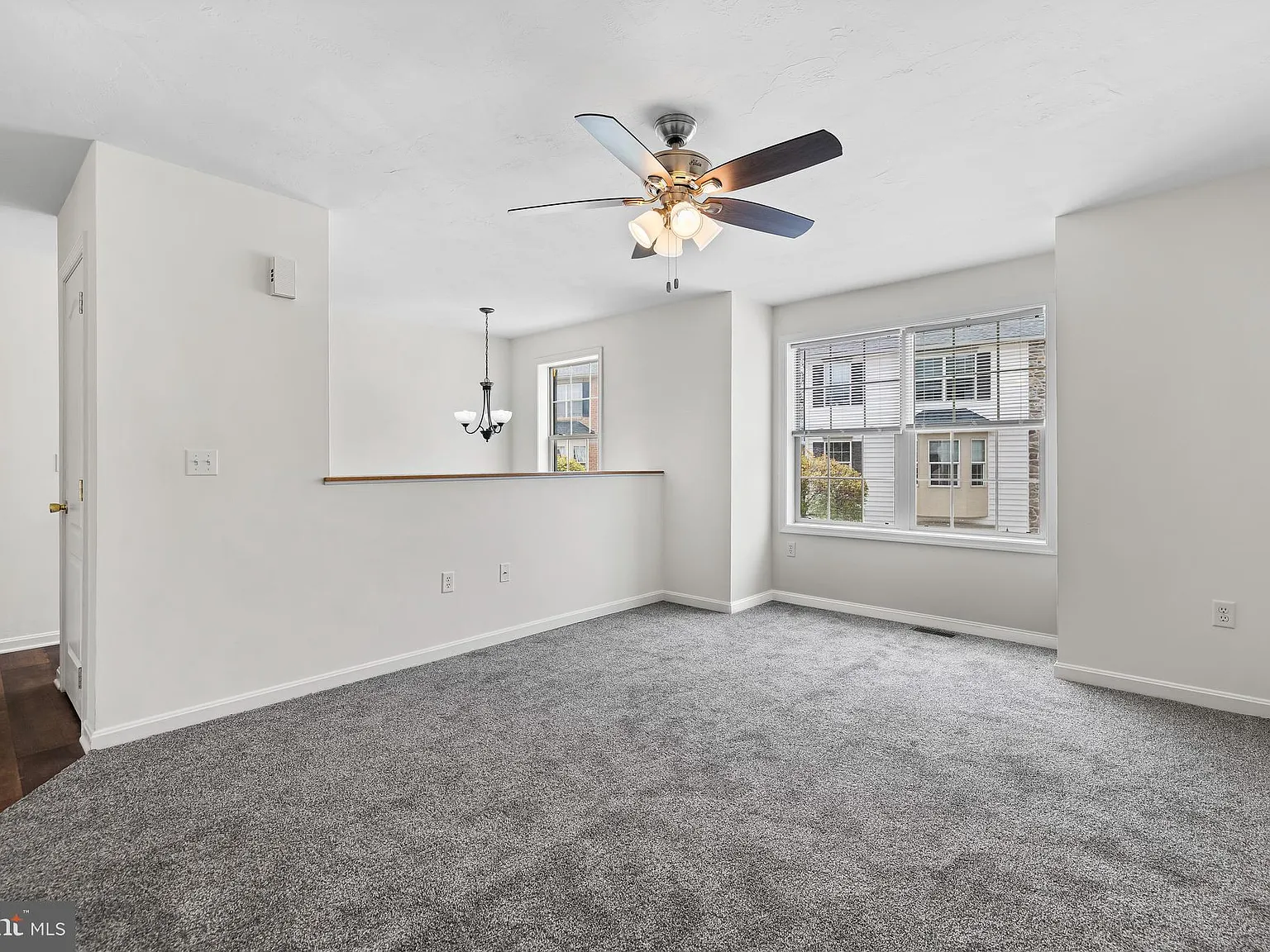 3 bed, 4.0 bath, 1600 sqft, $2,119 — Photo 4