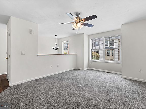 4th image of 8 Shady Tree Ct