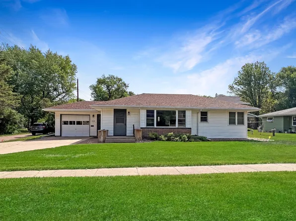 738 Center St, Tracy, MN 56175