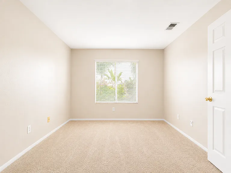686 Jay Ct — Photo 15