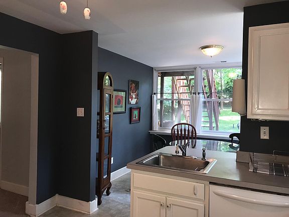 3rd image of 105 Ayr Hill Ave NE #1
