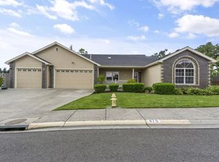 879 N Mountain Ave, Central Point, OR 97502