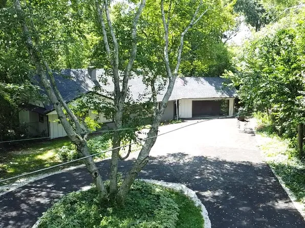 22 Erin Ln, Kankakee, IL 60901