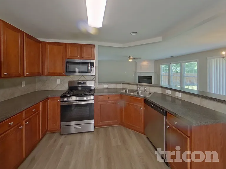 3281 Saville St SW — Photo 6
