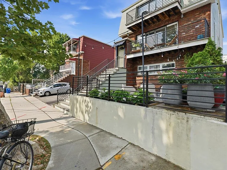 59 Hauxhurst Ave #1 — Photo 31