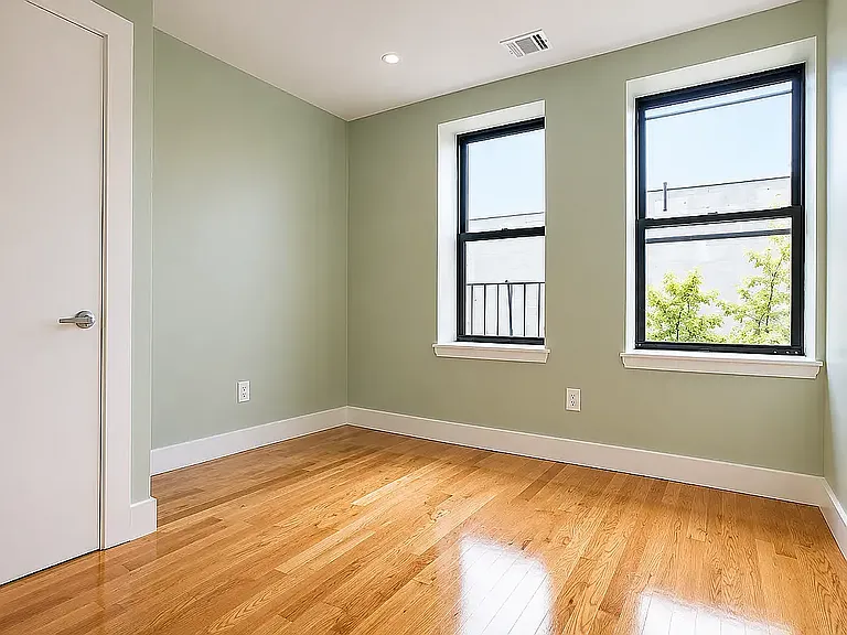 921 Broadway #4L — Photo 2