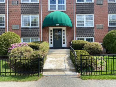 210 Hillside Ave APT 22, Needham, MA, 02494