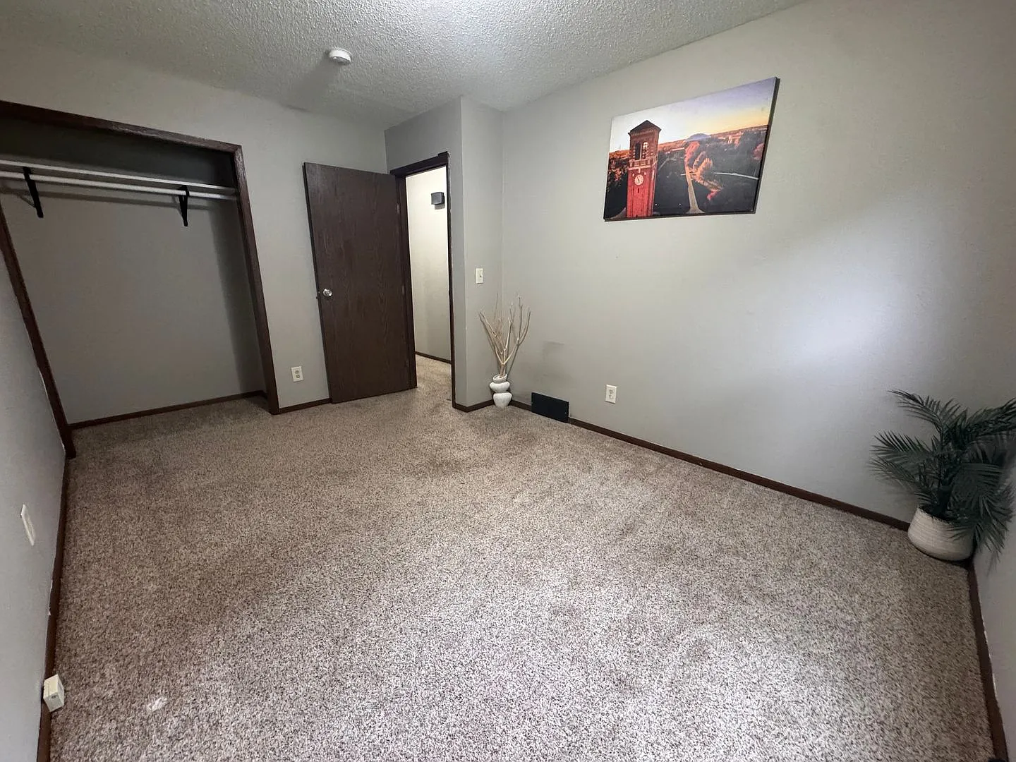 2604-2606 Hiawatha Rd. — Photo 4