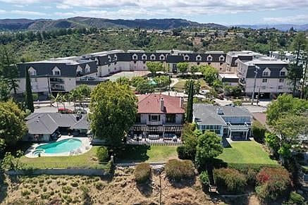 1st image of 2385 Roscomare Rd Unit A5