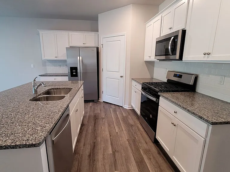 7136 Foxhollow Ln — Photo 4