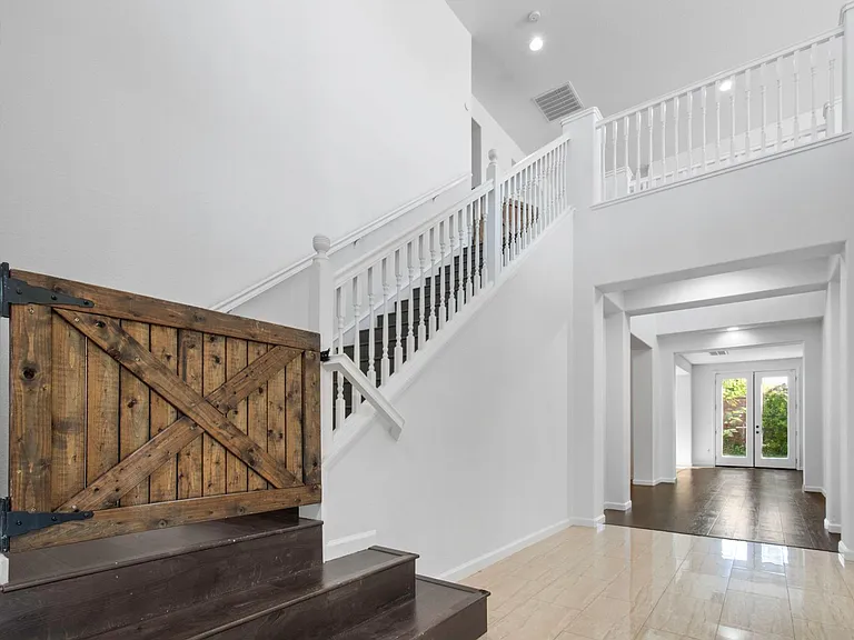 991 Zephyr Ln — Photo 5