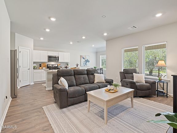 4th image of 101 Batesburg Way