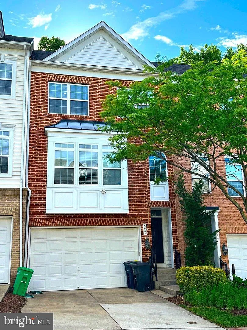 3 bed, 4.0 bath, 1776 sqft, $3,250 — Photo 1