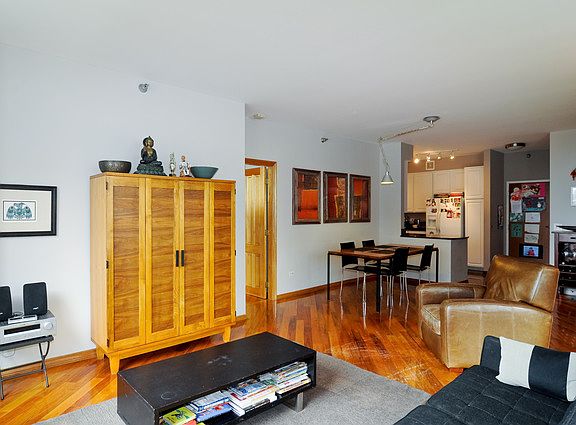 2nd image of 375 W Erie St #808