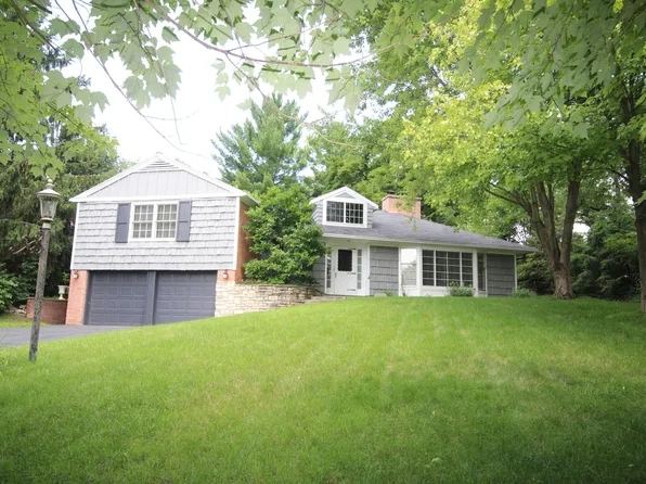 1140 Cambridge Dr SE, East Grand Rapids, MI 49506