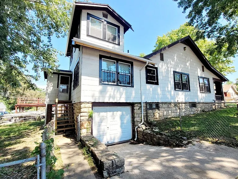 5248 Euclid Ave — Photo 4