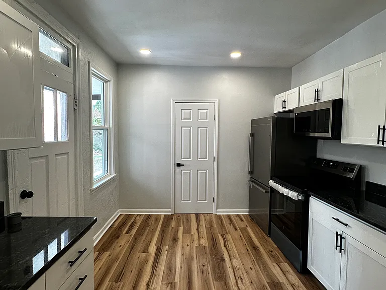 218-220 E 16th Ave — Photo 6