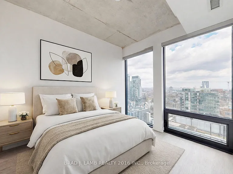 284 King St E #901 — Photo 3