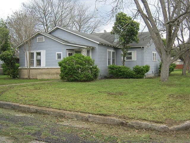 1st image of 703 E Krezdorn St