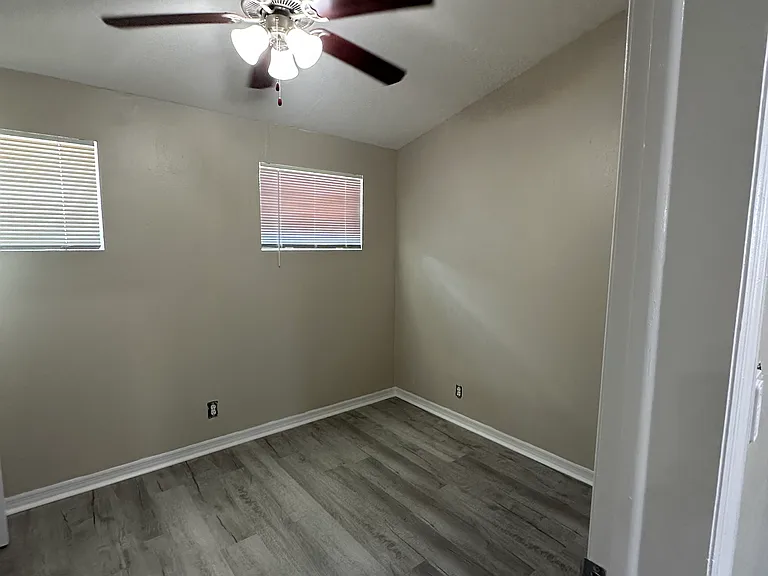 1147 Kingsley St — Photo 9