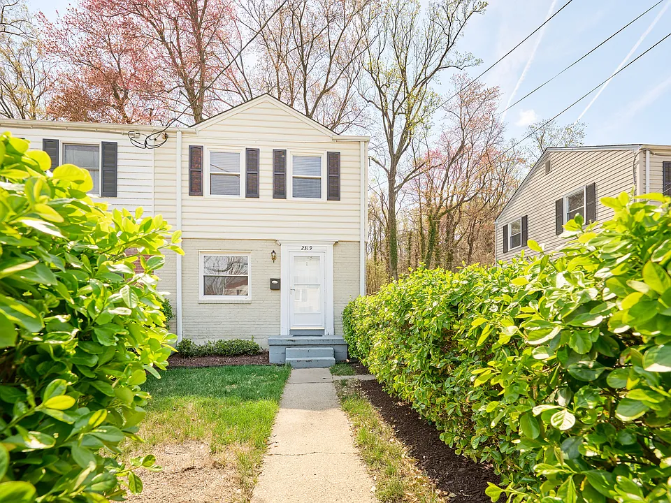 2319 Riverview Ter