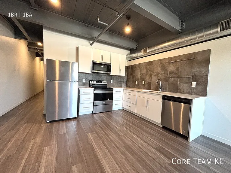 1180 E 30th St #307 — Photo 3
